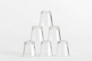 Bis zum Jahr 2030 sollen 90 Prozent des Behälterglases in Europa gesammelt und recycelt werden. Das Aktionsforum Glasverpackung unterstützt die Initiative „Close the Glass Loop“. (Crissy Jarvis/Unsplash.com)