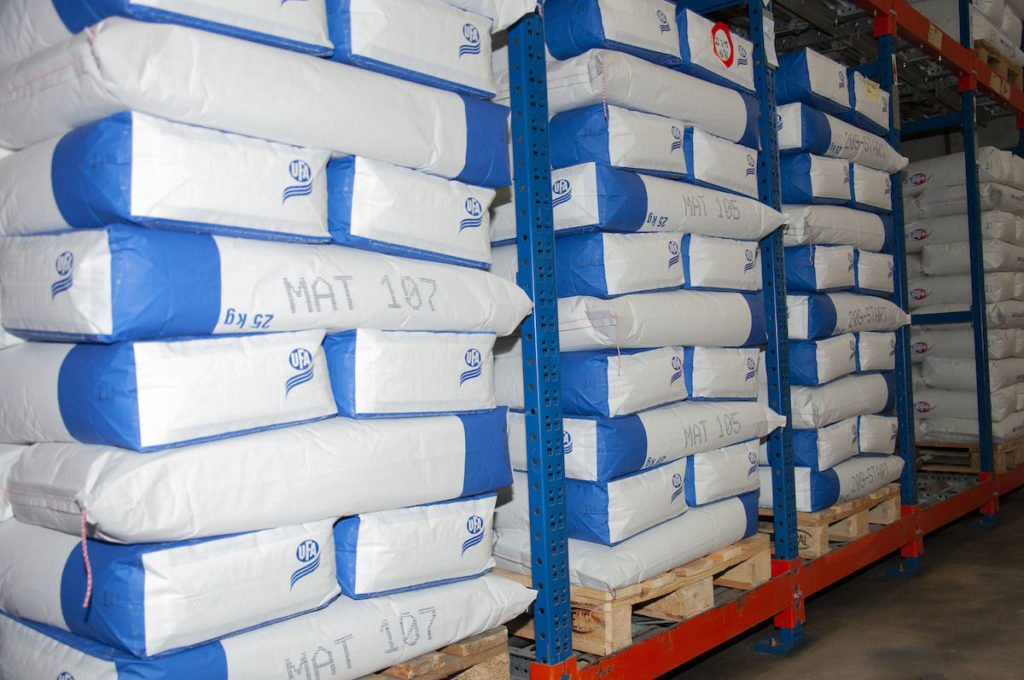 Stabiles Palettieren ohne Plastik mit dem Heißleim-Sprühauftrag von Robatech. (Bild: Robatech GmbH)