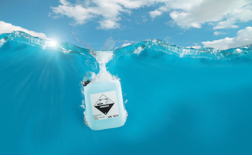 Seewasserbeständige Etiketten schützen Umwelt und Gesundheit (Bild: Robos GmbH & Co. KG)