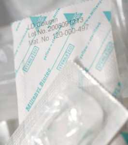 Die Markoprint-Drucker sind ideal für das Bedrucken von Faltschachteln oder auch Verpackungen aus Papierverbunden wie sie im pharmazeutischen Bereich und in Bereich Medizintechnik vorkommen. (Bild: Bluhm Systeme GmbH)