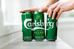 Durch den Wechsel zur Verpackungslösung Nature MultiPack kann Carlsberg bis zu 76 % an Kunststoff einsparen. (Bild: KHS)