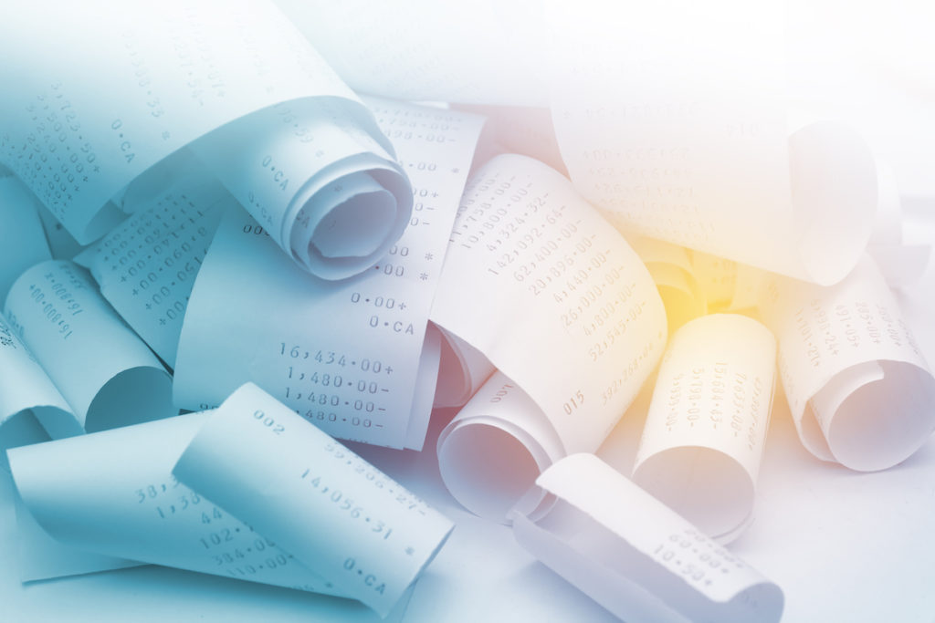 Der EDEKA-Verbund führt umweltfreundliches Thermopapier für seine Kassenbons ein. (Bild: SOMKKU/ Shutterstock.com)