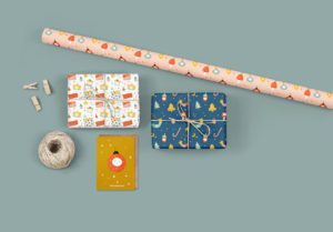 Geschenkpapier, aus dem neue Bäume wachsen: Das besonders umweltfreundliche Öko-Geschenkpapier von dabelino lässt sich u.a. dank Bio-Druckfarben nicht nur ganz unbedenklich kompostieren und somit z.B. als Dünger für Bäume einsetzen. Die dabelino Gründerinnen lassen für jedes verkaufte Set auch einen neuen Baum über eine NGO pflanzen. (Bild: dabelino)