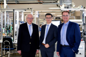 Bernhard (links) und Michael (rechts) Juchheim führen ab Januar 2020 die JUMO-Unternehmensgruppe gemeinsam mit Dimitrios Charisiadis (Mitte). (Bild: JUMO GmbH & Co. KG)