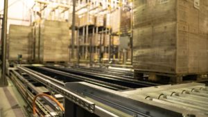 Innerhalb von 30 Minuten füllt sich im Werk die Beladezone mit Tiefkühlprodukten. (Bild: Turck)
