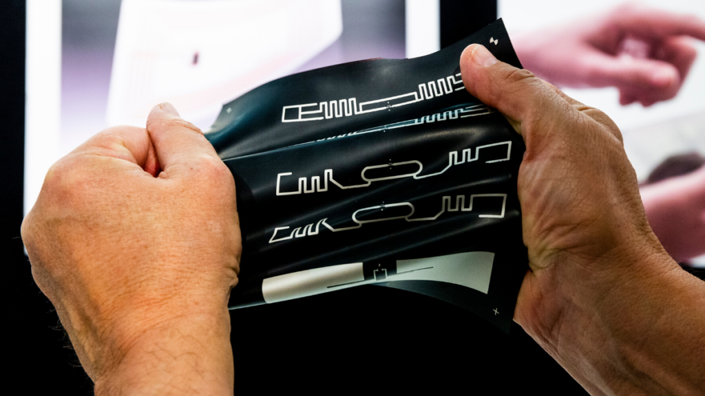 : Gedruckte elektronische Komponenten sind extrem dünn und flexibel. (Bild: Messe München GmbH)