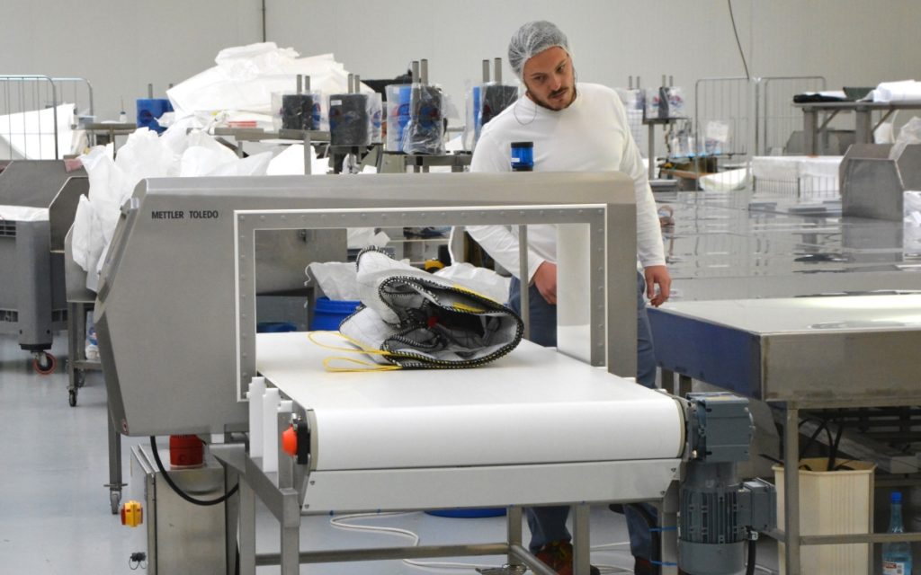 Die Metalldetektoren arbeiten mit MSF-Technologie und einem Softwarealgorithmus, der das Produktsignal der Big Bags unterdrückt.