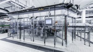 Die Pyraser Landbrauerei hat sukzessive ihren Flaschenkeller erneuert und dabei in den KHS-Glasfüller Innofill Glass DRS investiert.