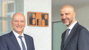 Links im Bild Peter Gucher, rechts Luca Galluzzi von B&R