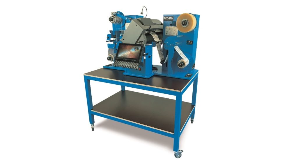 Der LF140e ist eine Maschine auf Rollen für die Endverarbeitung von Etiketten