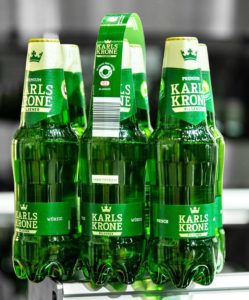 Folienfreies Sixpack der Biermarke Karlskrone