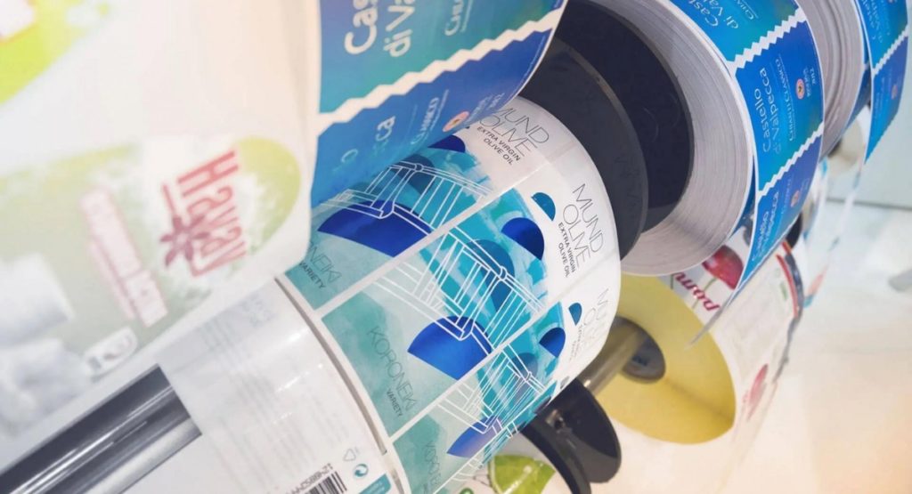 digitale Etikettendrucksysteme produzieren Etiketten von der Rolle