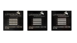 Drei unterschiedlich scharfe weiße Kennzeichungen auf dunklem Kunststoff von Lifocolor..