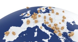 Erdkugel mit Europa und vielen Paketen