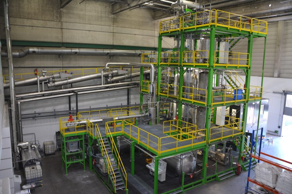 Pilotanlage für chemisches Recycling zur Rohstoffrückgewinnung