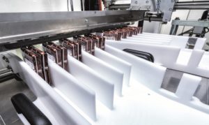 Ritter Sport Schokoladentafeln werden auf einem vorformatierten Gruppentisch sortiert