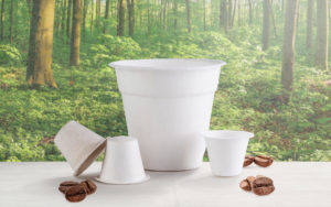 Becher mit dem Verfahren des Faser-Thermoformens hergestellt