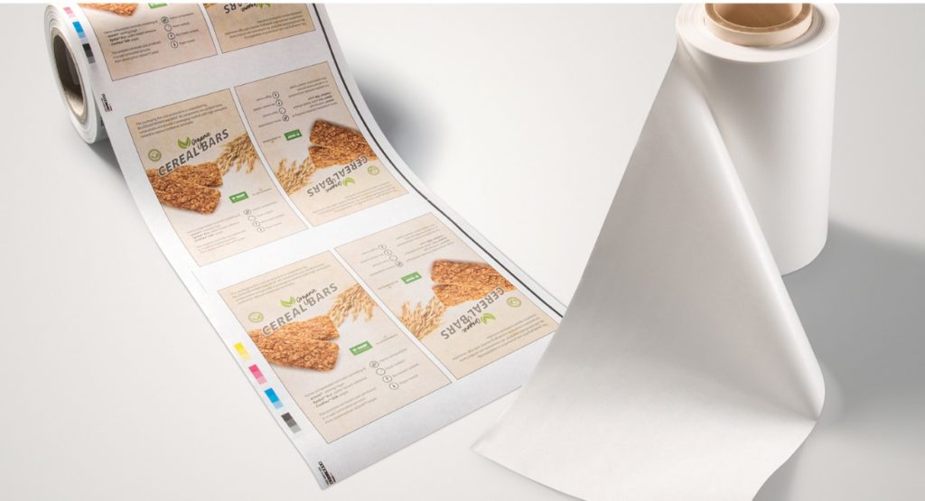 Papierlaminat für flexible Verpackungen auf der Rolle von BASF und BillerudKorsnäs
