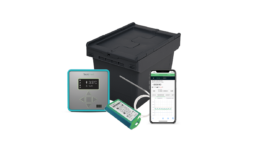 Schwarze Transportbox mit Thermometeranzeige und Datenanzeige auf Mobilgeraeten für temperatursensible Medikamente
