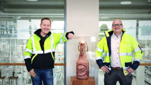 Maximilian Weber, Projektleiter Abfüllzentrum bei Eder & Heylands und Stefan Knappmann, Area Sales Manager bei KHS