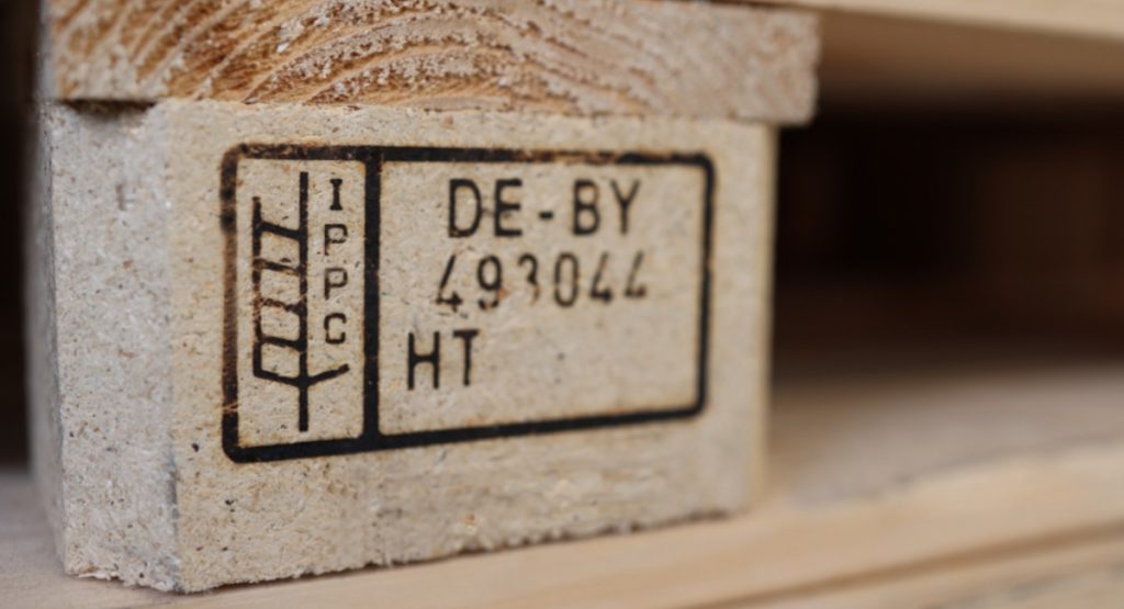 Holzpaletten mit ISPM Logo