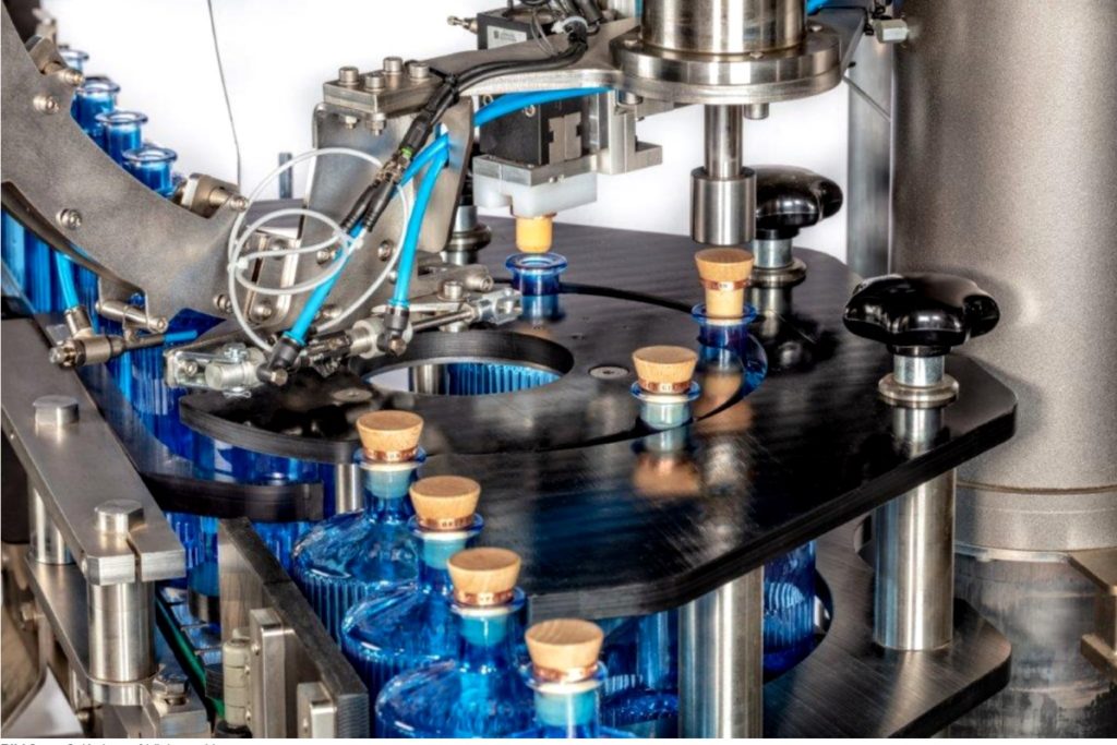 Spezialmaschine zur Gin-Abfüllung der Dr. Datz GmbH