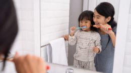 nachhaltige Zahnbürsten und Zahnpastatuben von GSK Consumer Healthcare