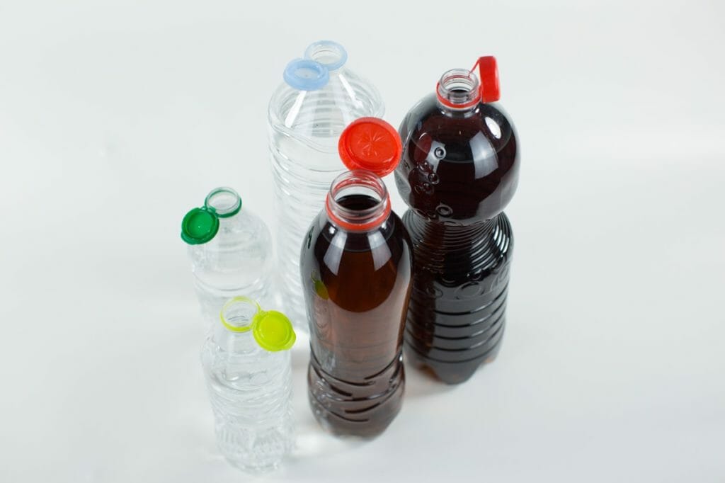 Flaschen mit Tethered Caps