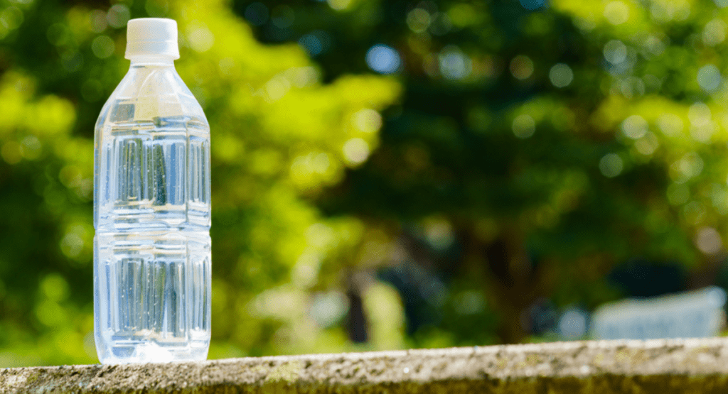 Musterflaschen aus enzymatisch recyceltem PET
