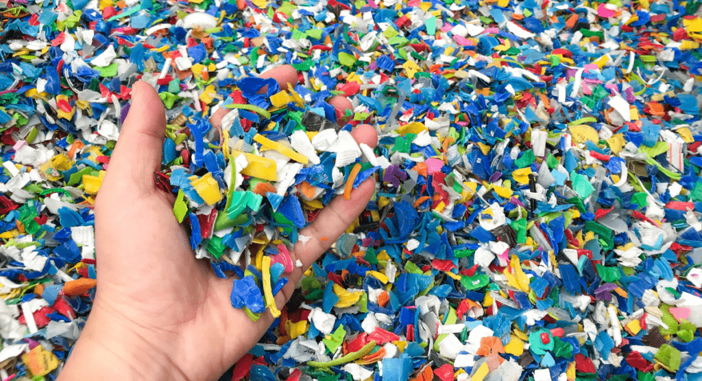 Engel Kunststoff-Flakes