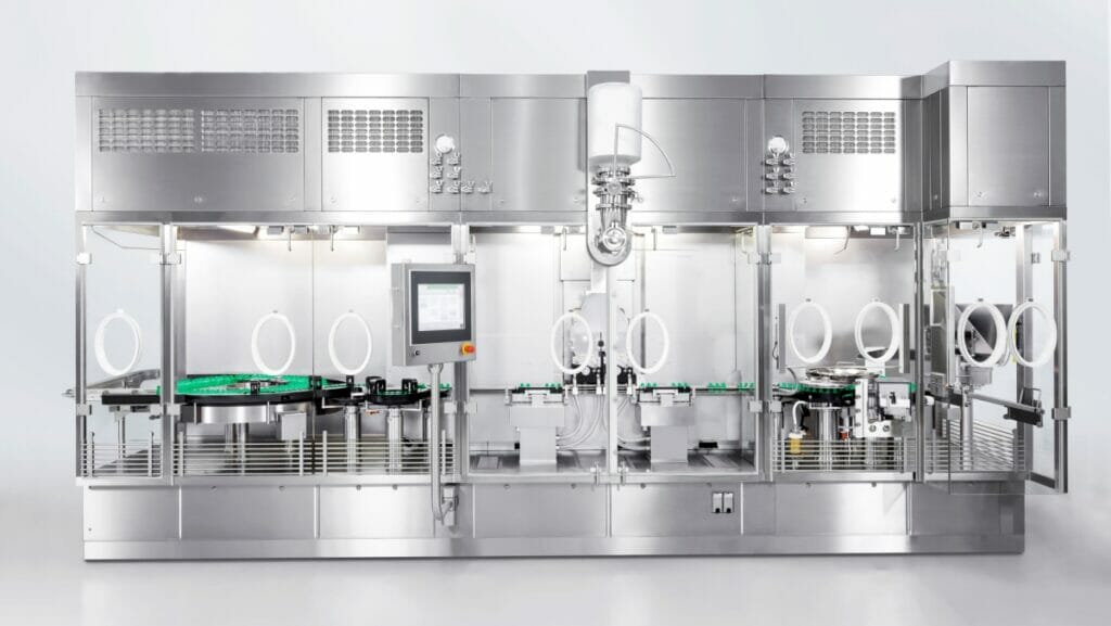 Ein Kostenfaktor beim Reshoring ist der Platz: Der Füllbereich bei dieser Syneton-Anlage ist hier besonders kompakt aufgebaut. (Bild: Syntegon Technology)