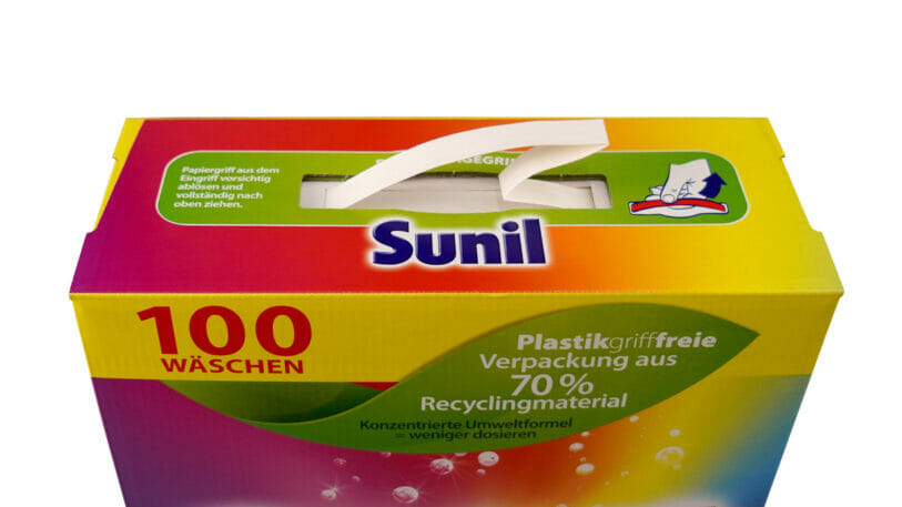 Mit der Umstellung auf einen Papiertragegriff sind die Großgebindepackungen von Sunil komplett aus Monomaterial.
