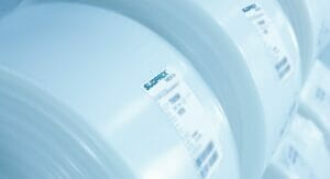 Das breite Portfolio an maßgeschneiderten Lösungen von SÜDPACK enthält auch sterile Verpackungslösungen für die Gesundheitsbranche.