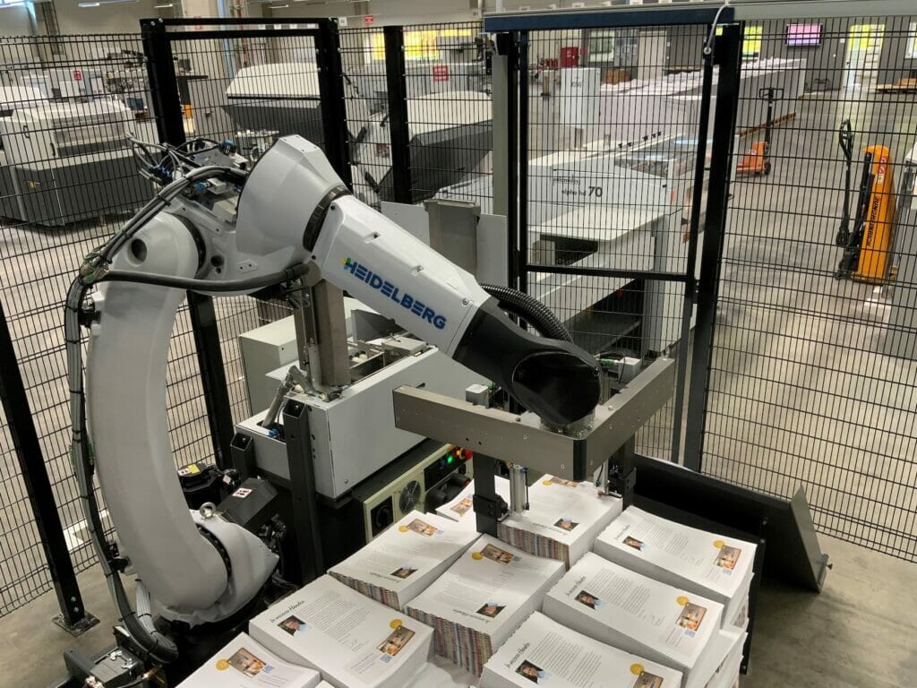 Mit dem P-Stacker hat Aumüller Druck die Produktionsleistung um rund 25 Prozent erhöht. Bis zu 110 000 16-seitige Signaturen verlassen eine Stahlfolder TX 96 in jeder Schicht.