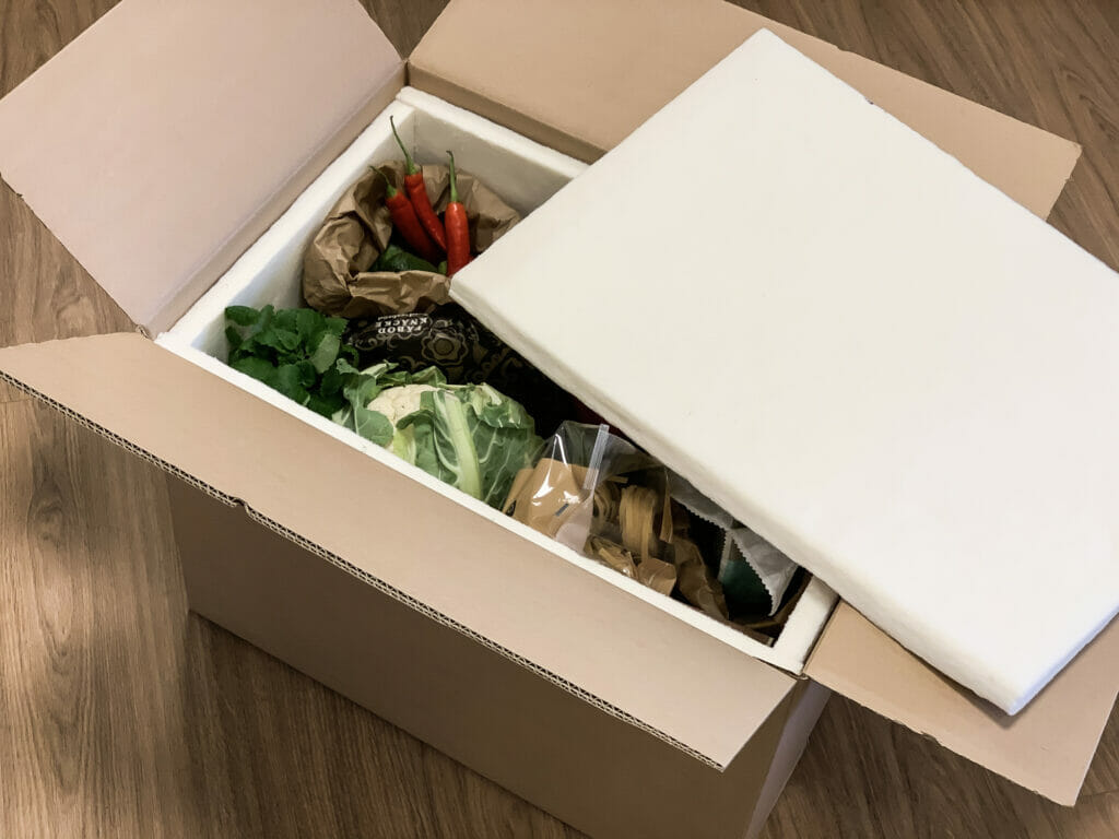 Temperatursensible Produkte wie frische Lebensmittel können mit dem biobasierten Verpackungsschaumstoff von Stora Enso optimal verpackt werden.