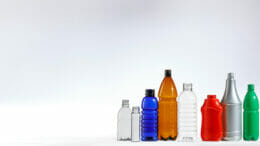 Das Forum PET in der IK und der Verband der deutschen Fruchtsaft-Industrie e. V. äußern sich positiv zur Ausweitung der Pfandpflicht und sehen sie als wertvollen Beitrag zur Stärkung des Bottle-to-botlle-Kreislaufes.