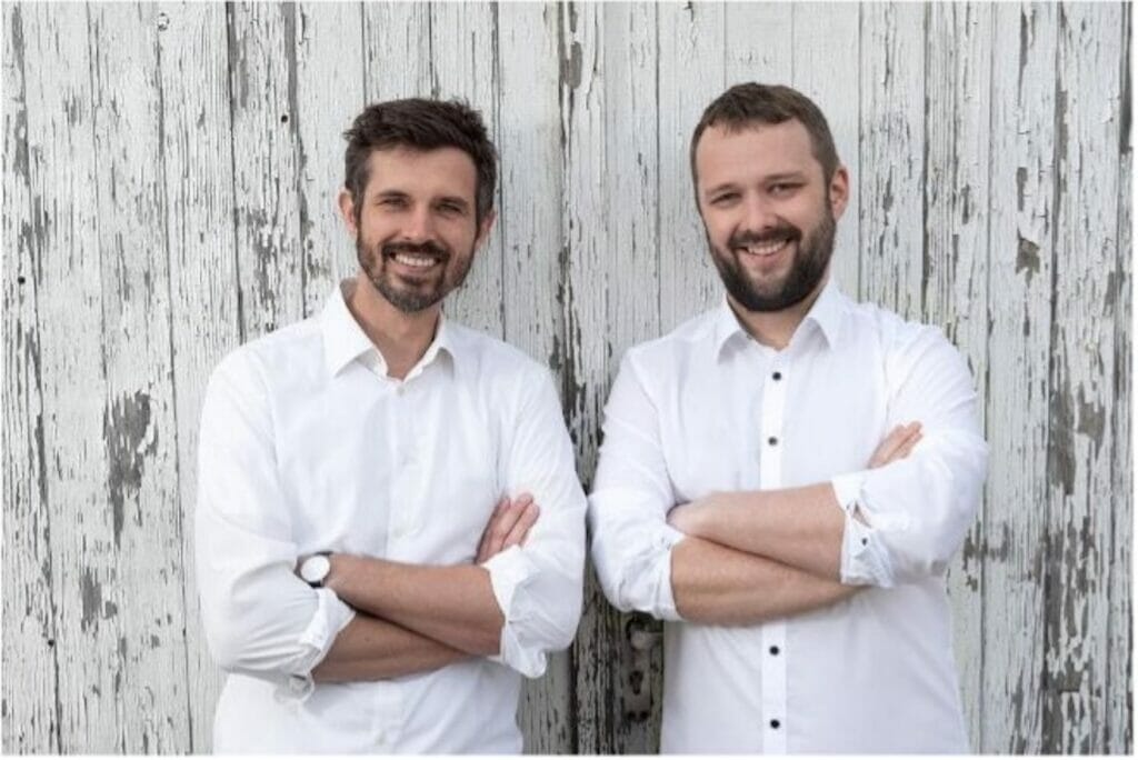 Moritz Simsch (l.) und Sebastian Jung sind die Gründer des Münchner Start-ups Sause. Mit der Flüssigseife zum Selbermischen entwickeln sie eine nachhaltige Alternative.