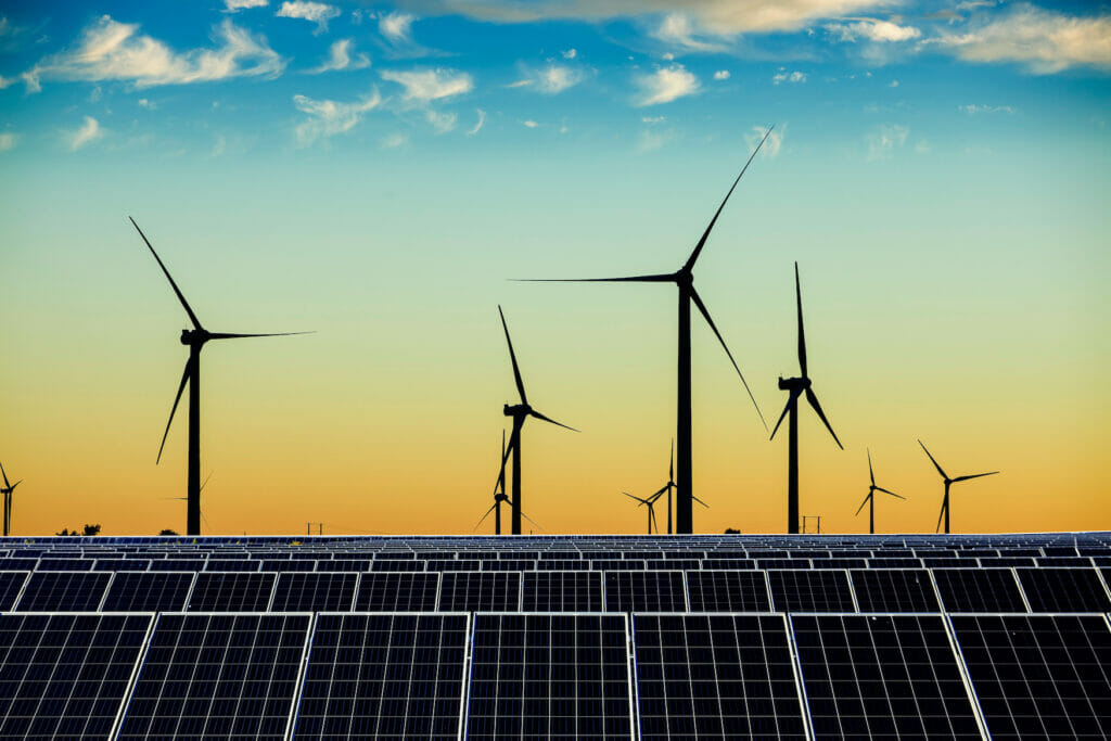 Park zur Erzeugung erneuerbare Energien aus Solaranlagen und Windrädern.