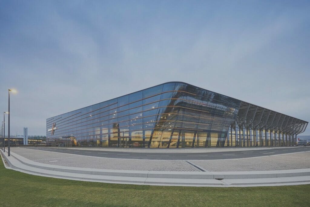 Bild eines Messegebäudes.