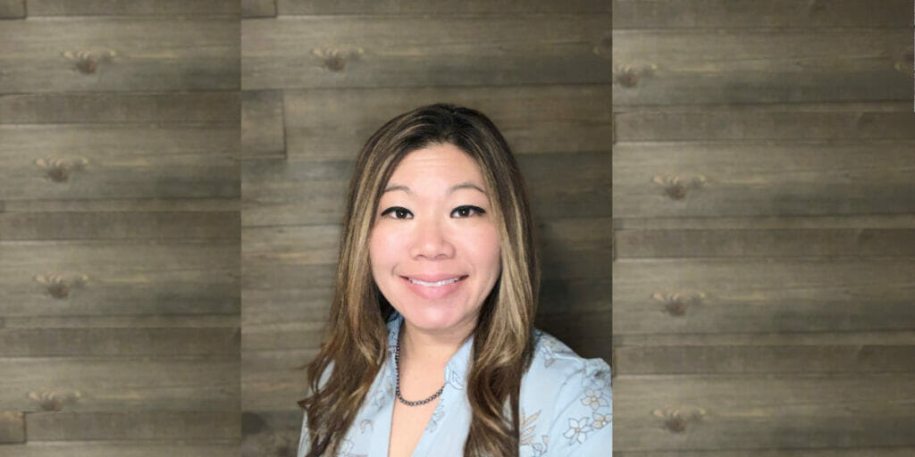 Bild von einer lachenden Frau.