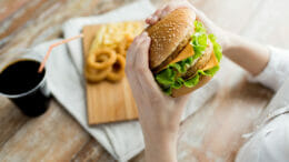 Fast Food Gericht kippt Tübinger Verpackungssteuer