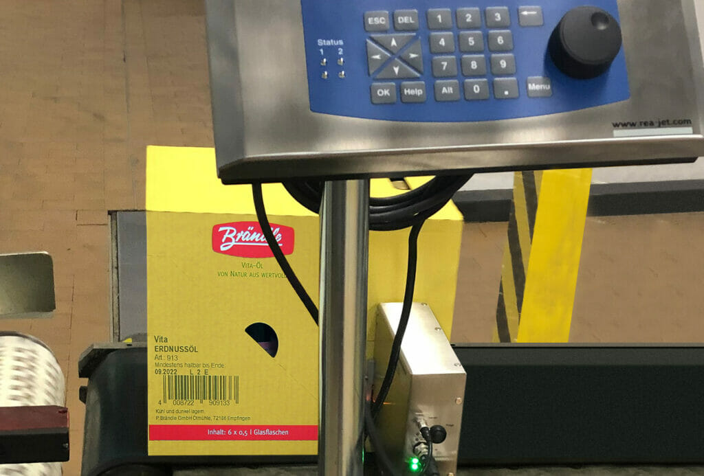 Bild vom Etikettendruck auf eine Sekundäreverpackung