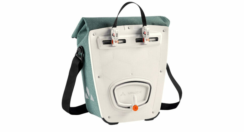 Rückenansicht von einer Fahrradtasche aus Post Consumer Rezyklat