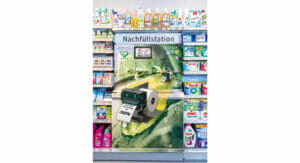 Bild von einem Supermarktregal mit Reinigungsmitteln und einer Refill-Station