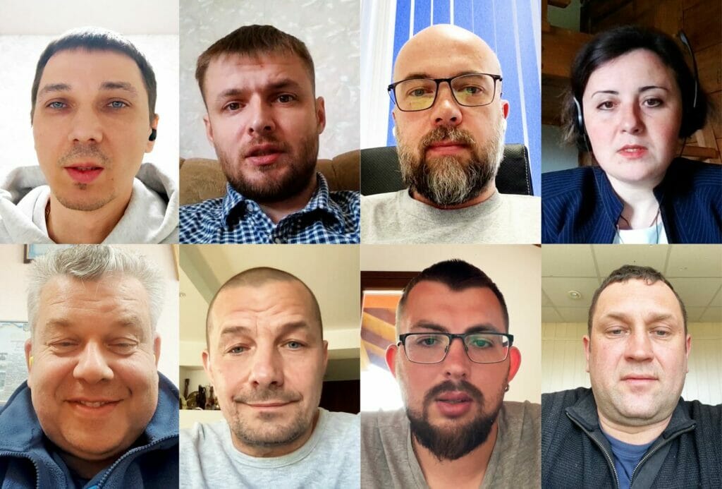 Screenshot mit acht Personen von einem Videocall.