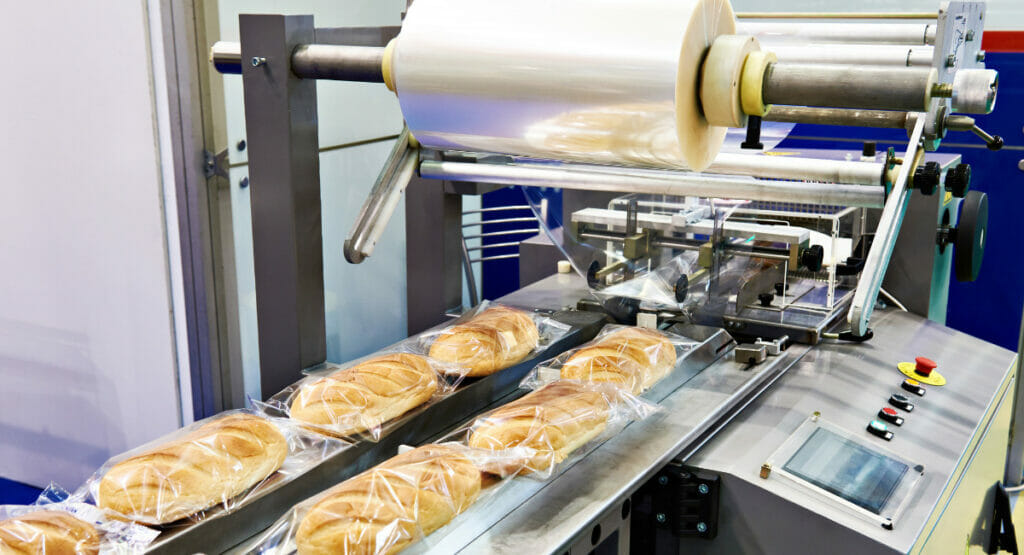 Bild einer Verpackungsmaschine, die Backware verpackt