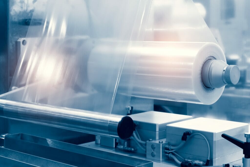 Bild von einer Maschine mit einer Rolle Kunststofffolie.