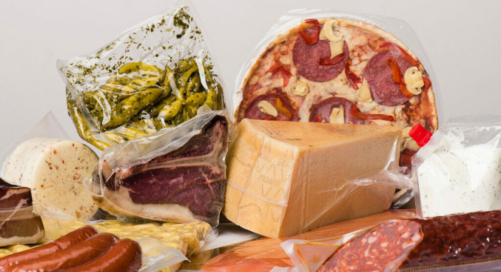 Bild von verschiednen Lebensmittelprodukten, die eingeschweißt sind.