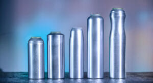 Bild von fünf Aluminiumdosen, die in einer Reihe stehen