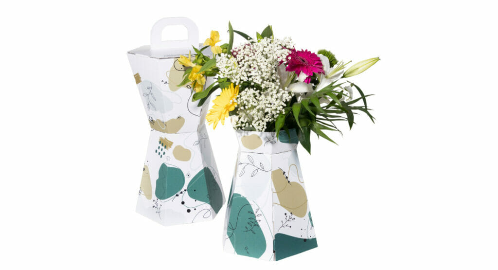 Bild von einer Kartonblumenvase mit einem Blumenstrauß